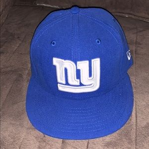 Fitted NY Giants Hat. Size 7 1/8. (NEVER WORN)